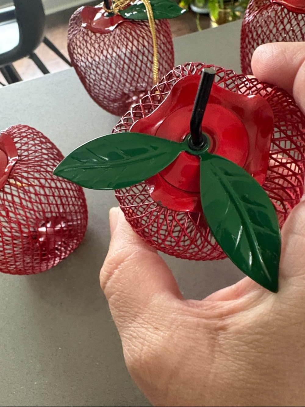 Vintage Set of 5 Decorative Red Apple Wire Mesh decor made in Taiwan - Picture 14 of 14